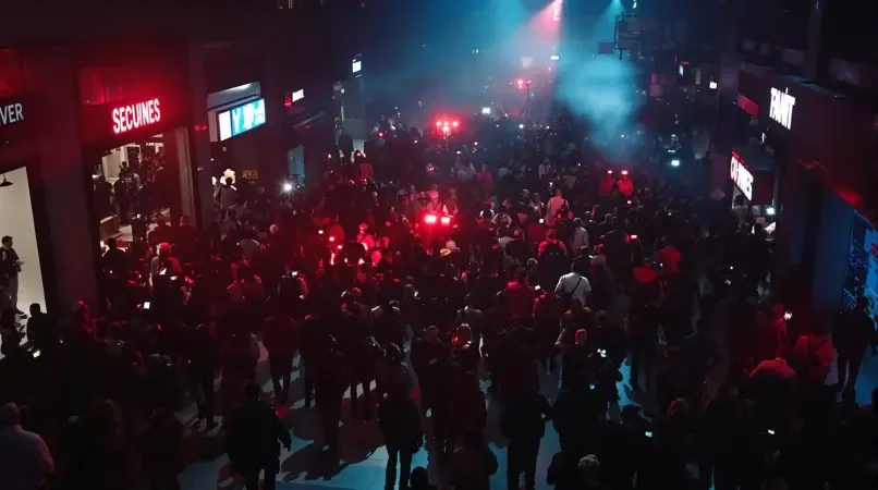 实拍：某商场明星见面会突发踩踏，现场安保紧急疏散